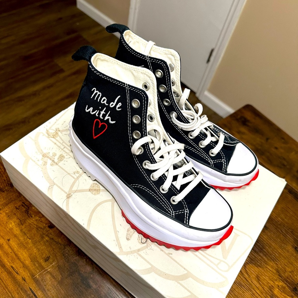 Converse Run Star Hike Hi
Valentines Day Edition 2021
Size 8 Women Size 6.5 Men